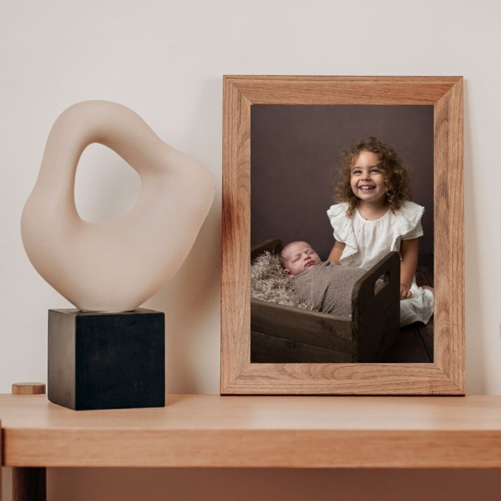 Example of a desktop photo frame with a baby and sibling